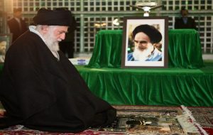 حضور رهبر انقلاب در مرقد امام خمینی (ره) و گلزار شهدا