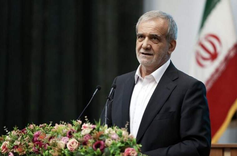 رئیسجمهور باز هم به زبان کردی با خبرنگاران صحبت کرد رئیسجمهور باز هم به زبان کردی با خبرنگاران صحبت کرد