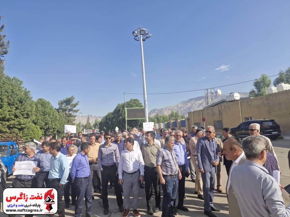 تجمع اعتراضی کارکنان شرکت بهره برداری نفت و گاز گچساران+تصاویر تجمع اعتراضی کارکنان شرکت بهره برداری نفت و گاز گچساران+تصاویر
