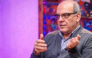 به استقبال جنگ برویم مردم همراهی نمی‌کنند