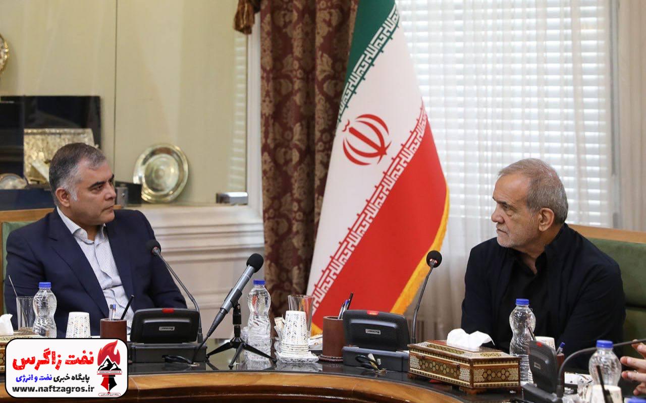 دیدار سرزده رئیس‌جمهوری از وزارت نفت؛ قدردانی از عملکرد ۱۲ روزه در مدیریت جنگ