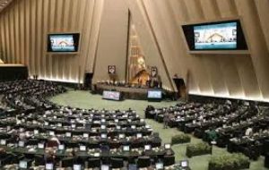 آقایان یک دور کوتاه در بازار بزنید