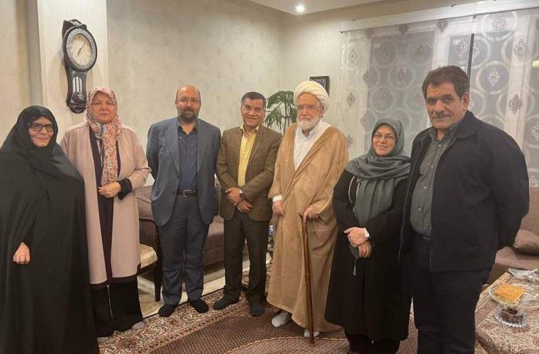دیدار هیئت رئیسه جبهه اصلاحات با آیتالله کروبی دیدار هیئت رئیسه جبهه اصلاحات با آیتالله کروبی