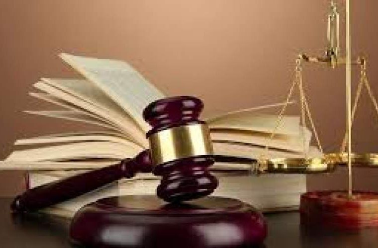 هر دستوری را نمیتوان به نام قانون به خورد مردم داد هر دستوری را نمیتوان به نام قانون به خورد مردم داد
