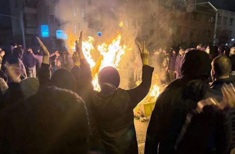 آقای رئیسجمهور! ۴۰ روز پرتلاطم گذشت آقای رئیسجمهور! ۴۰ روز پرتلاطم گذشت