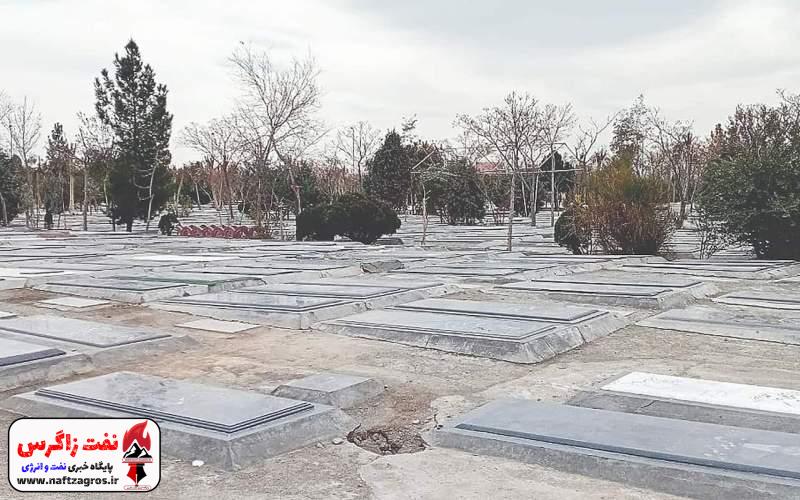 بوی خون هنوز در هوا نفس میکشد بوی خون هنوز در هوا نفس میکشد
