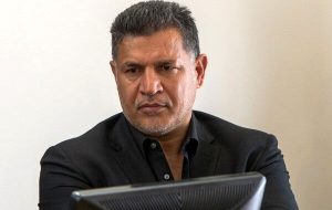 واکنش علی دایی به کسب اولین مدال طلای کاروان ایران در توکیو + عکس