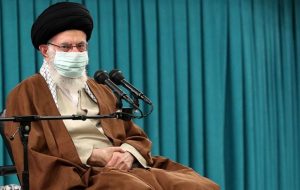 رهبر معظم انقلاب : تشویق جوانان به ترک کشور، خیانت است / می‌توان برای همه مشکلات کشور راه‌حل علمی پیدا کرد