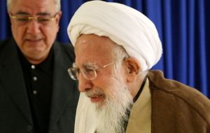 حکایت اشک‌های آیت‌الله جوادی آملی در روز خاکسپاری همسرش