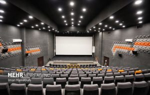 کارت سینما به مخاطبان ارایه می‌شود / اعلام برنامه تعطیلی سینماها