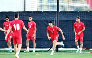 خنده های دسته جمعی بازیکنان تیم ملی ایران مقابل دوربین عکاسی