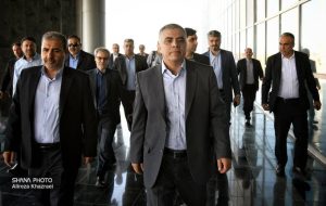 وزیر نفت؛ تمامقد در کنار سربازان خط مقدم تولید کشور هستیم. وزیر نفت؛ تمامقد در کنار سربازان خط مقدم تولید کشور هستیم.