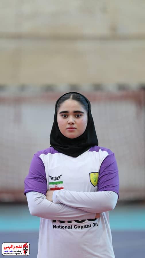 مهشید احمدی هندبالیست باشگاه نفت و گاز گچساران و ترقی در دو مسیر علم و ورزش