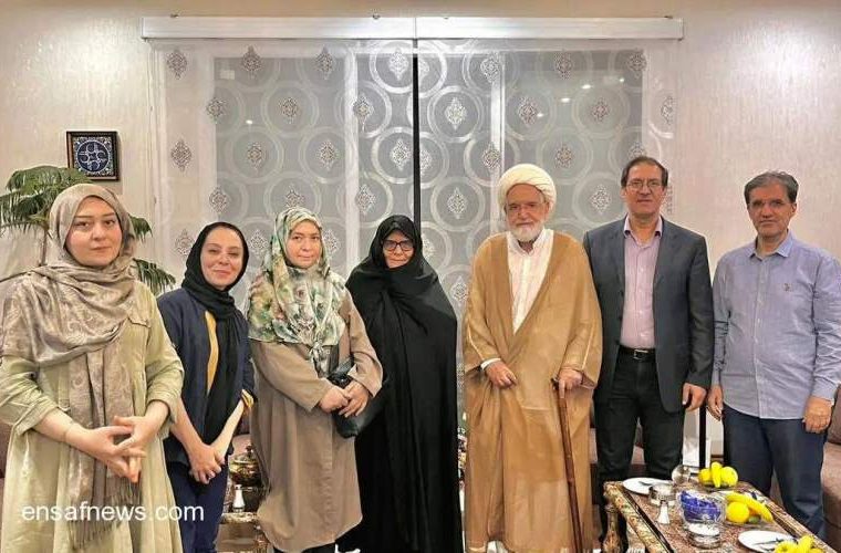 دیدار فرزندان میرحسین موسوی با کروبی دیدار فرزندان میرحسین موسوی با کروبی
