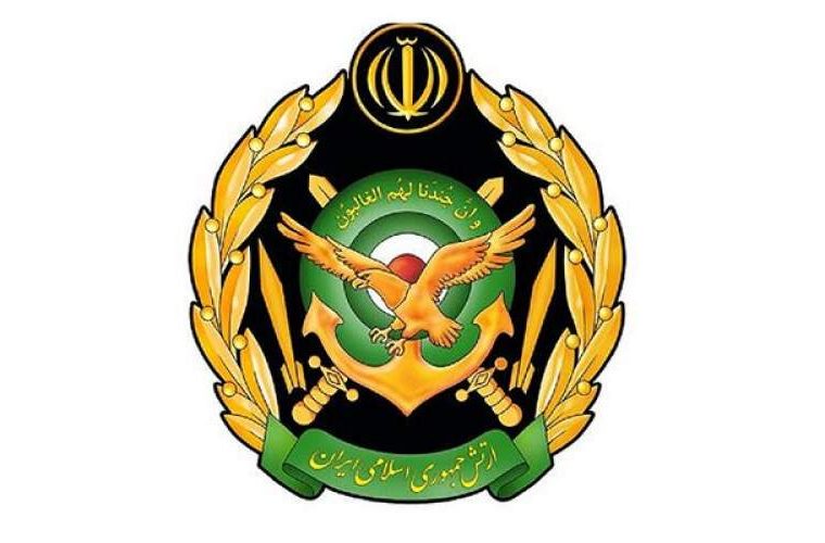 ارتش دست بر ماشه و گوش‌ به فرمان رهبر است