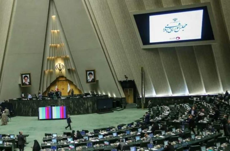 باز یا بسته بودن صحن علنی اهمیت چندانی ندارد باز یا بسته بودن صحن علنی اهمیت چندانی ندارد